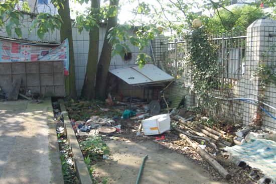 县城职业中专内暗藏“汽车坟场” 乱象丛生羞羞脸