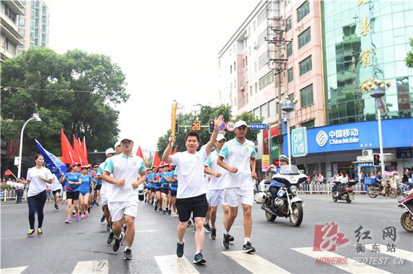“薪火相传·土菜飘香”火炬在县城传递，点燃土菜节，点亮新衡东