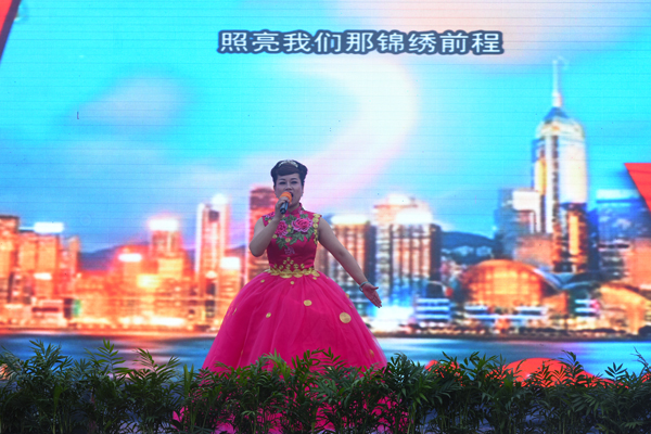 节目精彩不断，群众欢乐开怀——“幸福花开•十九大精神润衡东”文艺宣讲走进社区、乡镇、学校、企业