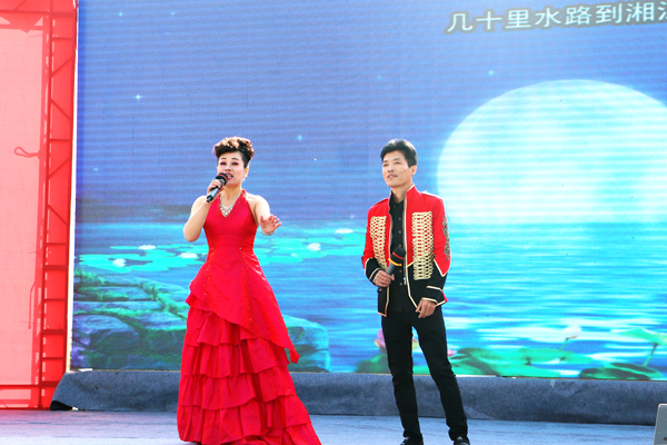 “幸福花开·十九大精神润衡东”文艺宣讲活动走进白莲