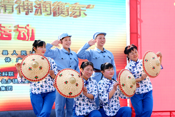 “幸福花开·十九大精神润衡东”文艺宣讲活动走进白莲