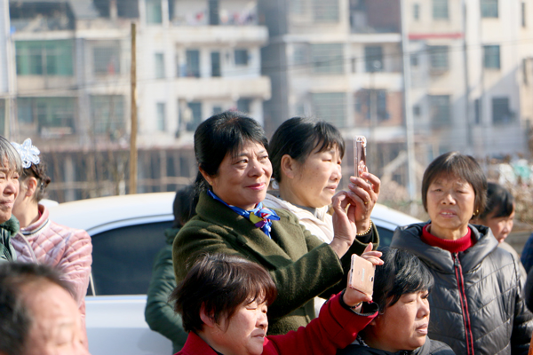 “幸福花开·十九大精神润衡东”文艺宣讲活动走进白莲