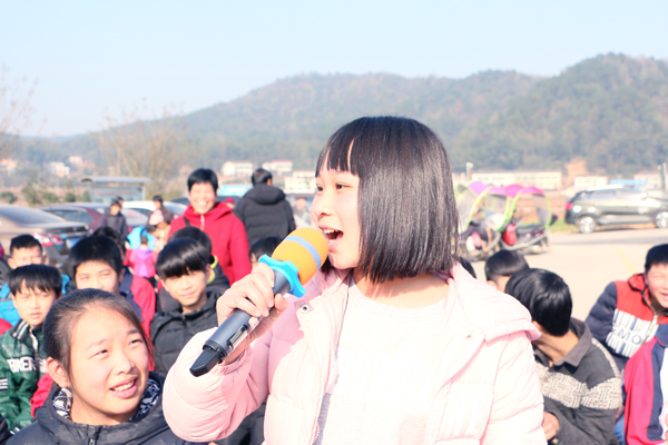 “幸福花开·十九大精神润衡东”文艺宣讲活动走进白莲