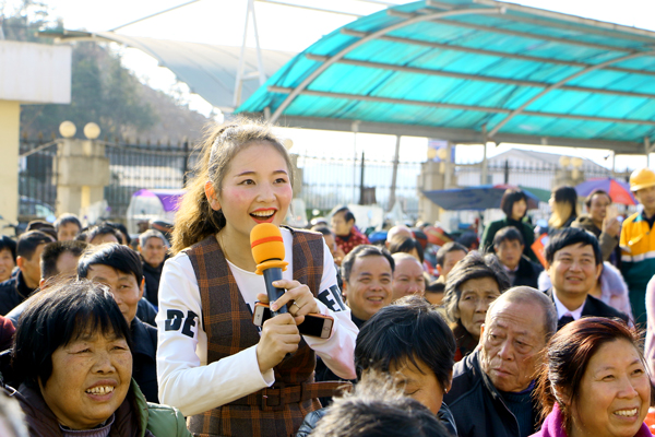 “幸福花开·十九大精神润衡东”文艺宣讲活动走进荣桓镇
