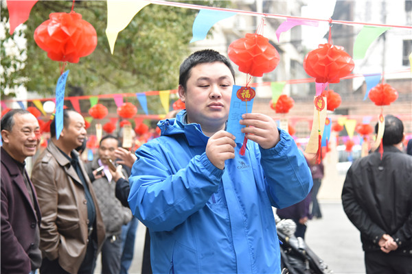 答题领奖，你追我赶，农业局干部职工今天忙得不亦乐乎