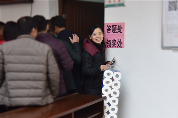 答题领奖，你追我赶，农业局干部职工今天忙得不亦乐乎