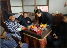 老教师赋诗感恩党的关怀