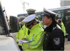春运来了！县交警联合运管所护春运