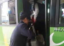 县运管所温暖春运回家路