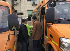 衡东交警对校车进行大“体检”