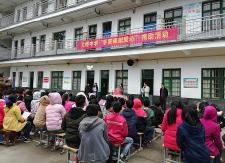 大桥中学举行“学雷锋，向贫困生献爱心”捐助活动