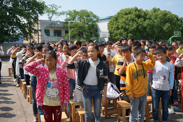 【组图】甘溪中学举行防溺水宣誓签名活动