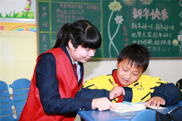 【组图】“税务蓝”走近“红领巾”