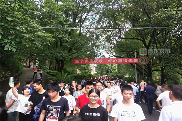 挥手告别衡东高考2018，精彩的答卷写着最美的青春！