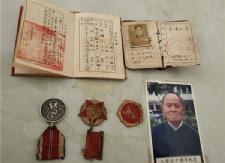 县委组织部“七一”前夕走访慰问建国前老党员