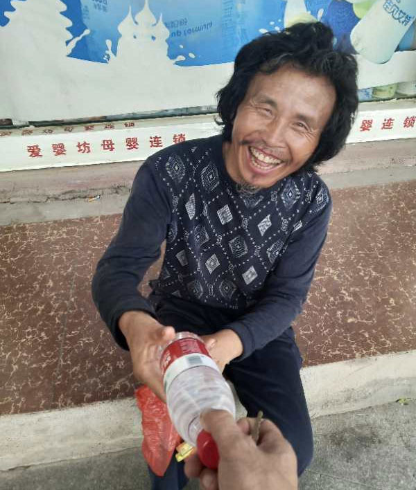 炎炎夏日，县救助站开展流浪人员专项救助行动