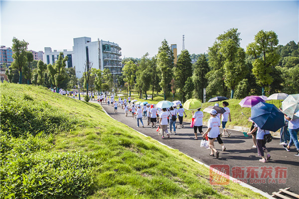 “健康湖南”全民运动会：我县 4000余人参加 “太同兴杯”健康走