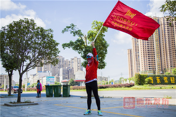 “健康湖南”全民运动会：我县 4000余人参加 “太同兴杯”健康走