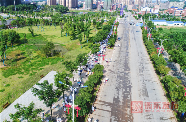 “健康湖南”全民运动会：我县 4000余人参加 “太同兴杯”健康走