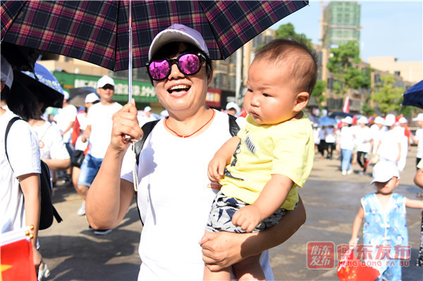 “健康湖南”全民运动会：我县 4000余人参加 “太同兴杯”健康走