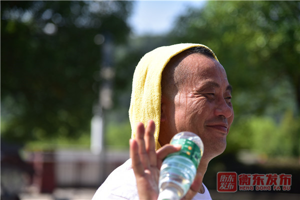 “健康湖南”全民运动会：我县 4000余人参加 “太同兴杯”健康走