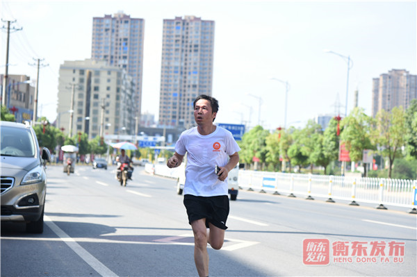 “健康湖南”全民运动会：我县 4000余人参加 “太同兴杯”健康走