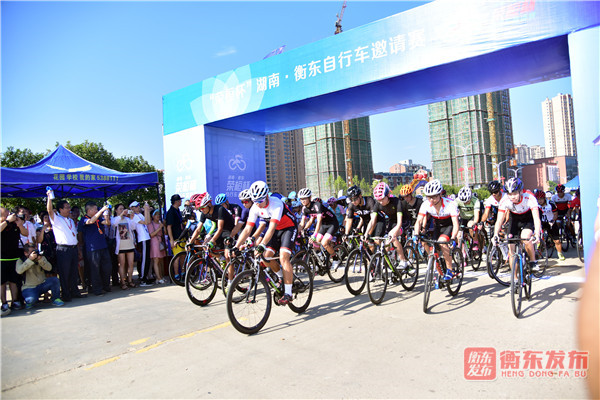 “荣桓杯”湖南·衡东自行车邀请赛：500名选手上演“速度与激情”争夺10万大奖