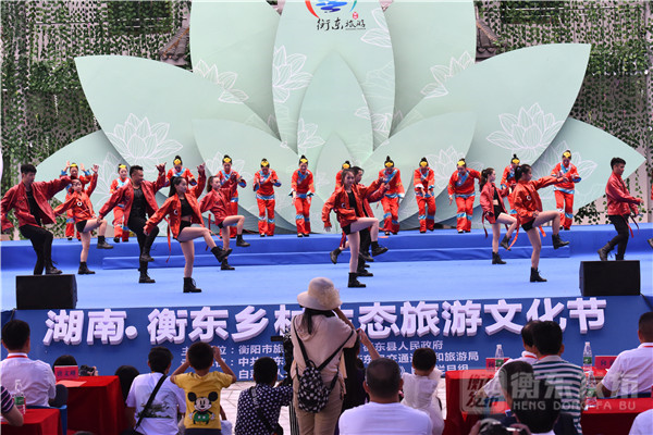 衡东乡村生态旅游文化节：万亩荷塘中上演文艺盛宴