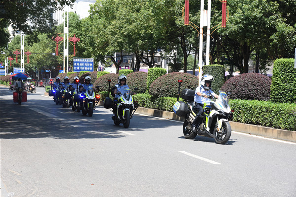 “羽”你共精彩：县交警大队开启“省运会模式”，全力以赴保畅通