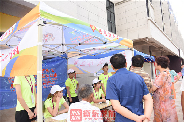 【组图】志愿者风采：你的精彩，我来服务