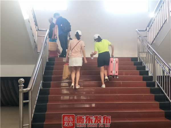 【组图】志愿者风采：你的精彩，我来服务