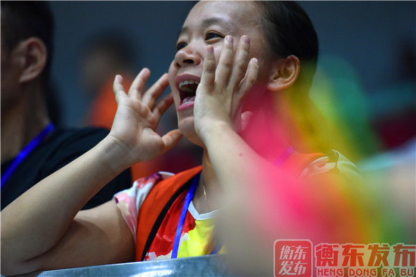 【组图】“羽”你共精彩：4日比赛掠影