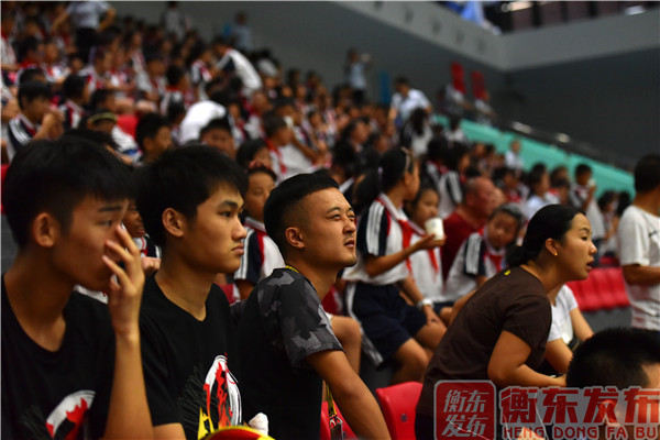 【组图】“羽”你共精彩：4日比赛掠影