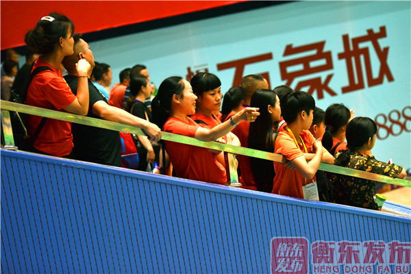 【组图】“羽”你共精彩：4日比赛掠影