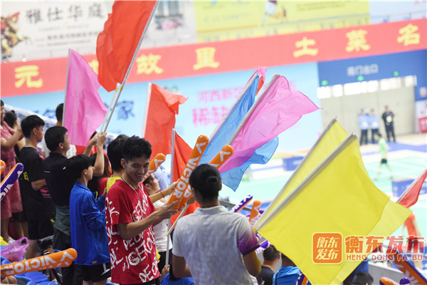 【组图】“羽”你共精彩：11日比赛掠影