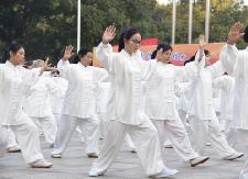 县太极拳协会举办首届太极拳比赛