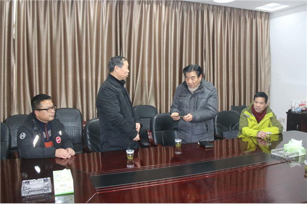 县总工会走访看望省级劳模刘吉成