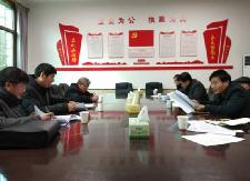 县住建局对县志“推进城镇化建设”篇进行初审