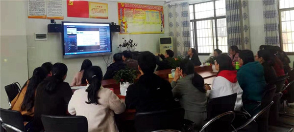 县幸福小学开展教师培训