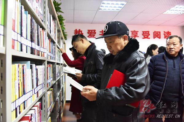 共同维护24小时自助图书馆馆内环境