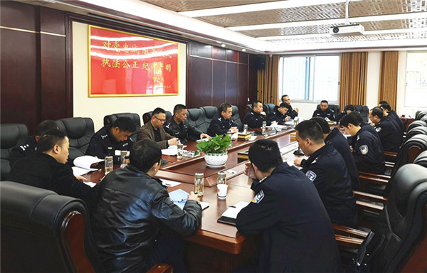 县公安局专题调度扫黑除恶工作