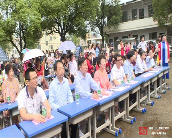 衡阳群众在行动：县关工委开展助学扶贫活动