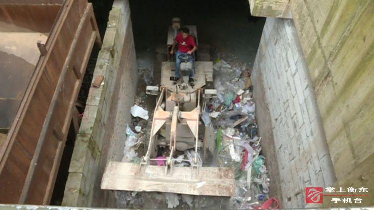 恒建•紫金湾住宅小区在全县率先实行装修材料（垃圾）装袋分类