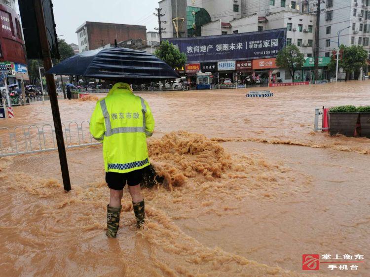 【应对强降雨】暴雨来袭　县住建部门全力抗洪除险