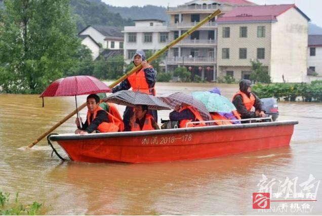 【迎战强降雨】县纪检监察干部解救被困群众