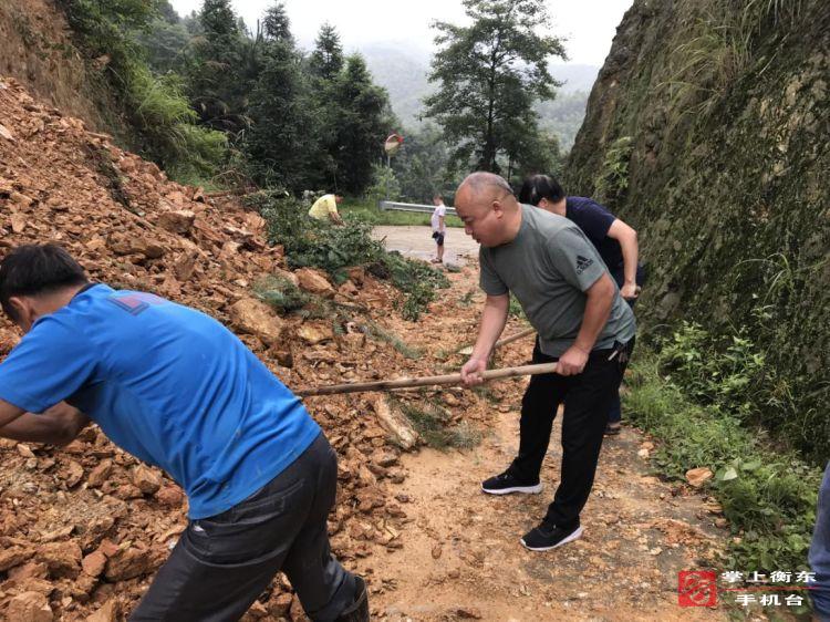 【迎战强降雨】县科工信局赴驻点村开展抗洪抢险