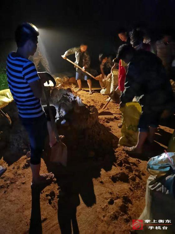【迎战强降雨】抗洪抢险一线　扶贫工作队在坚守