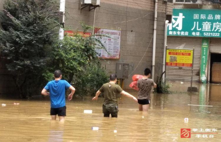 【迎战强降雨】退役不退色，县退役军人事务局组织待安置转业士官参加抗洪抢险