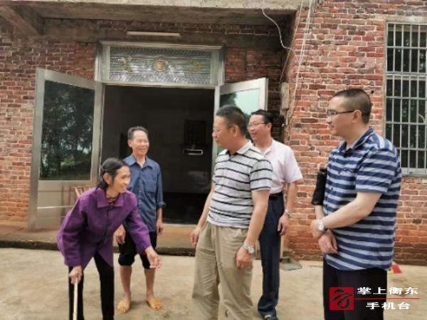 【迎战强降雨】抗灾救灾　湘南监狱驻云集村工作队在现场