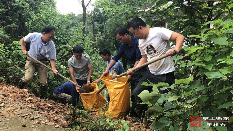 【迎战强降雨】 陈佳东：七旬老父险陨命　铮铮铁汉两行泪